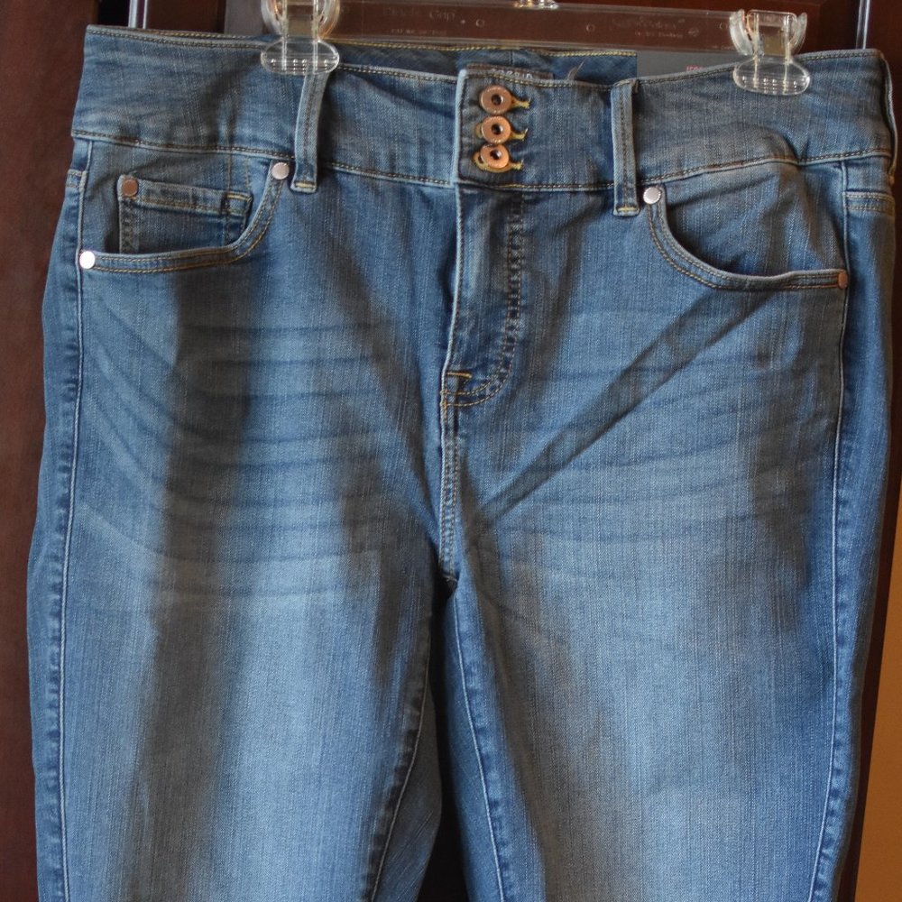 NWT Torrid Premium Stretch Distressed Jegging Jeans sz 16